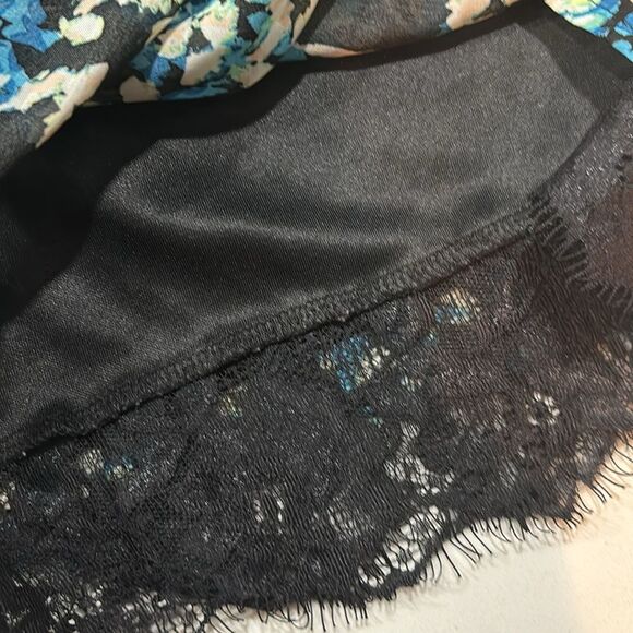 Charlotte Russe | Blue Floral Black Lace Women’s Casual Summer Shorts - Picture 8 of 10